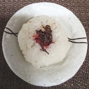 梅塩昆布のおにぎり